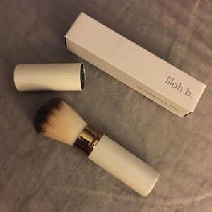 SOLD❗️NIB🌿LILAH B. - Retractable bronzer brush